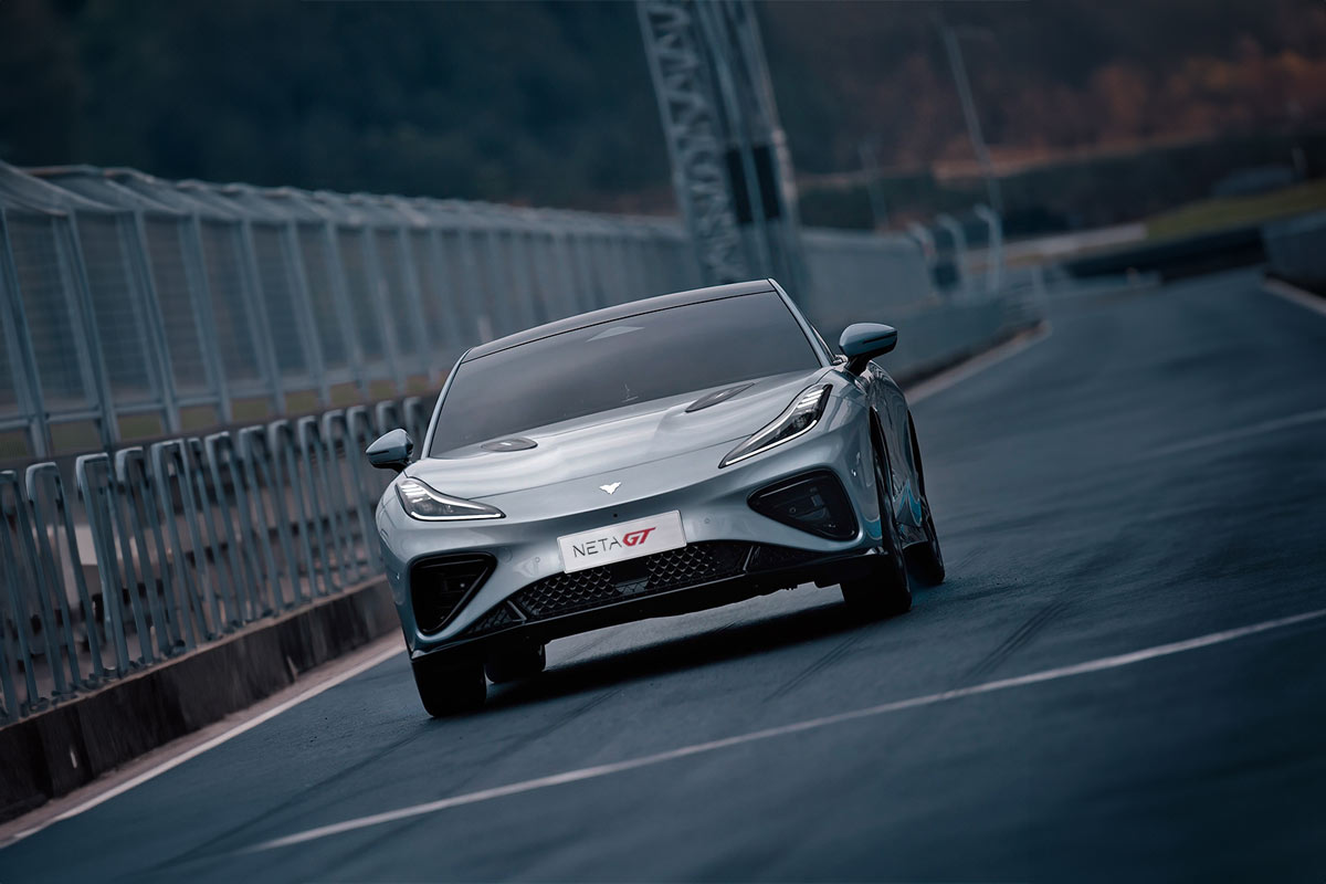 El nuevo Neta GT en color gris. Un deportivo eléctrico que llegará a España en 2024.